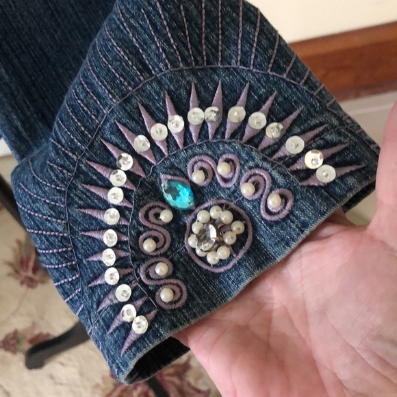 Yilukadan denim jacket size with embellished cuffs size xxl. - Picture 2 of 6